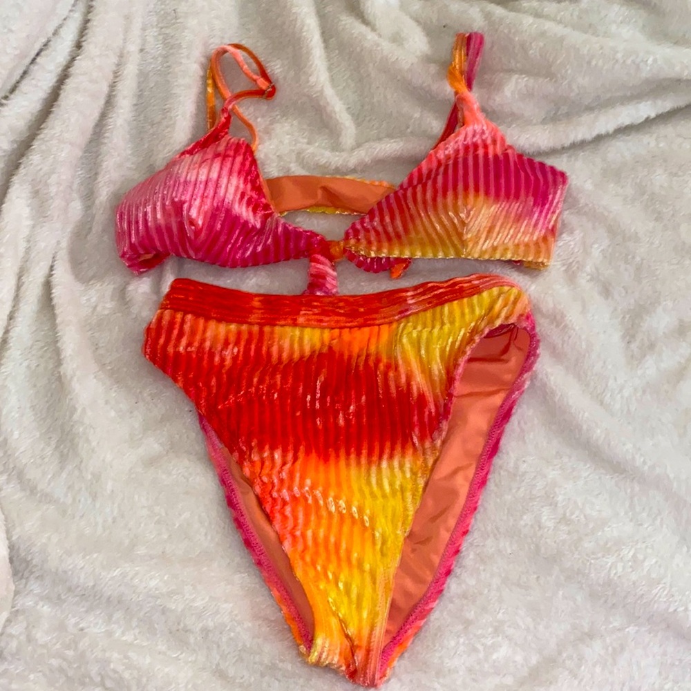 NWOT Dippin’ Daisy’s bikini
